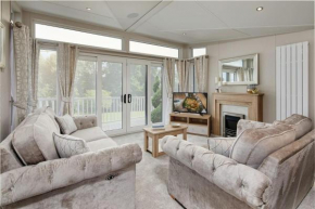 Sunrise Luxurious Lodge in Newquay with a Pool